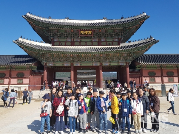 청주시 아동복지관은 초등학교 학생 16명을 대상으로 500년 역사의 수도 서울을 찾아 ‘역사랑 나랑’ 역사문화 체험교실 역사현장 탐방을 12일 실시했다. [사진=청주시]