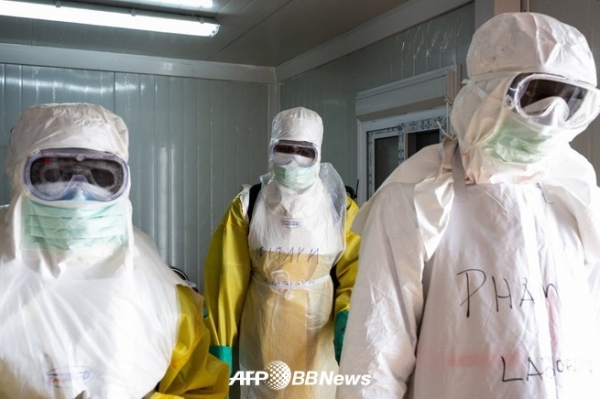 남 수단에서 에볼라에 대한 대응 훈련을 실시하는 보건부의 직원들 (자료사진) ⓒAFPBBNews