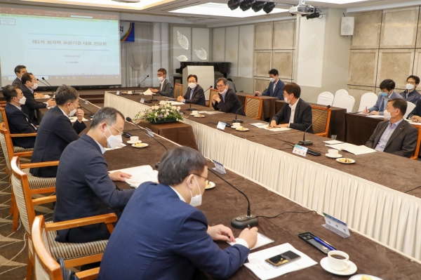 한수원은 3일 대전 인터시티 호텔에서 ‘상생·소통을 위한 원자력 유관기관 대표 간담회’를 개최했다. 사진은 간담회 전경. [사진=한수원]