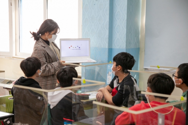 사진=한성대디자인아트교육원에서 아이들 대상 수업이 열리고 있다