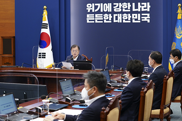 문재인 대통령이 5일 청와대 수석보좌관회의에서 모두발언을 하고 있다.