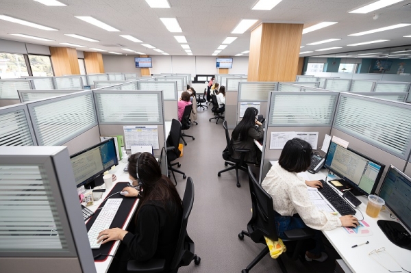 전북은행이 코로나19 확산 예방을 위해 임시로 분리 운영하던 제2고객센터를 확장·이전해 본격적인 대고객 서비스에 돌입한다.