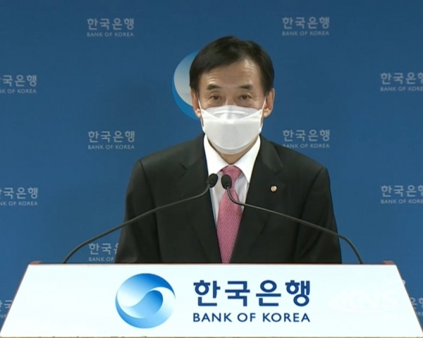 이주열 한국은행 총재가 지난 12일 한국은행 본관 대회의실에서 열린 통화정책방향 관련 기자간담회에 참석했다. [사진=한국은행]