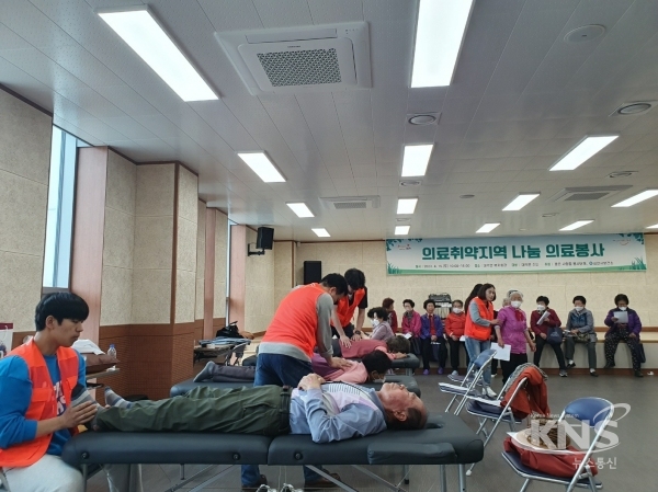 민간봉사 단체 좋은사람들 회원 20여 명이 15일 경북 김천 농촌지역을 찾아 보건 의료봉사 활동을 펼치고 있다. [사진=좋은사람들]
