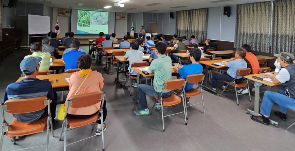 농업기술센터 교육관에서 실시된 공중육모 재배기술 교육 모습 / 함평군 제공