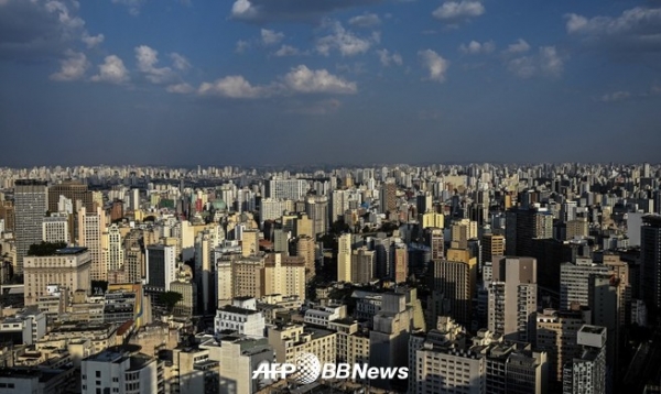 브라질 상파울루의 항공 사진. 상파울루는 겨울철 기록적인 폭염을 겪고 있다. ⓒAFPBBNew