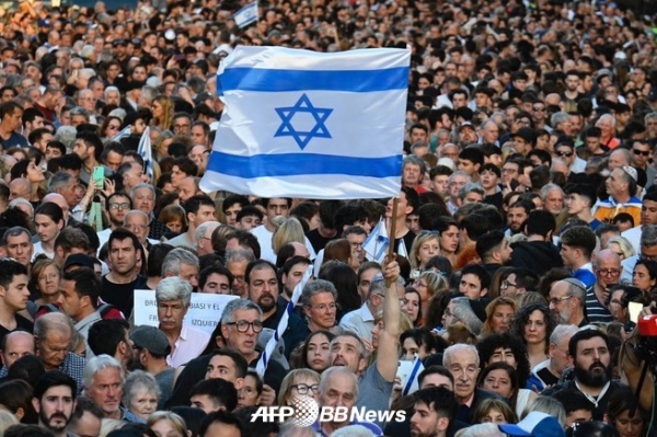 팔레스타인 무장 단체 하마스의 이스라엘 공격 이후 부에노스아이레스에서 이스라엘 국민 지지 집회가 열렸다.  2023년 10월 9일. ⓒAFPBBNews