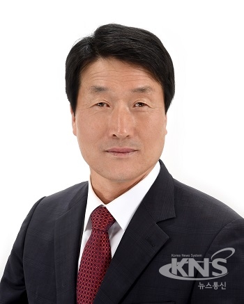 박수현 군위군의회 의장.
