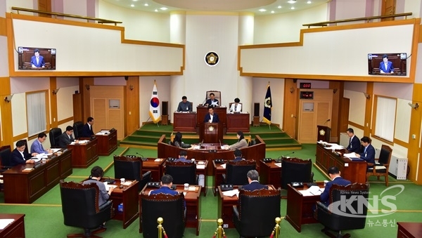 음성군의회는 16일 의회 본회의장에서 ‘제313회 임시회’를 개회했다.