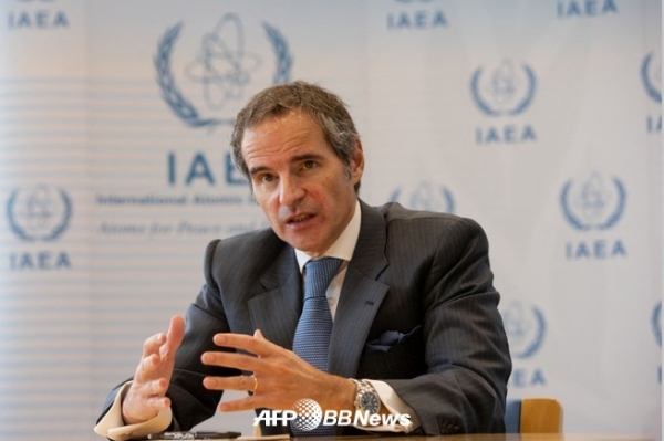 국제원자력기구(IAEA) 라파엘 마리아노 그로시 사무총장이 지난해 11월, 빈에서 열린 AFP통신 인터뷰에서 연설하고 있다. 그로스시는 당시 이란은 핵시설 사찰을 중단함으로써 얻을 것이 없다고 말했다. ⓒAFPBBNews