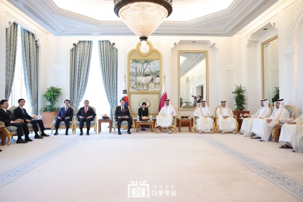 10월 25일 윤석열 대통령은 타밈 빈 하마드 알사니 카타르 국왕과 한-카타르 정상회담을 가졌습니다